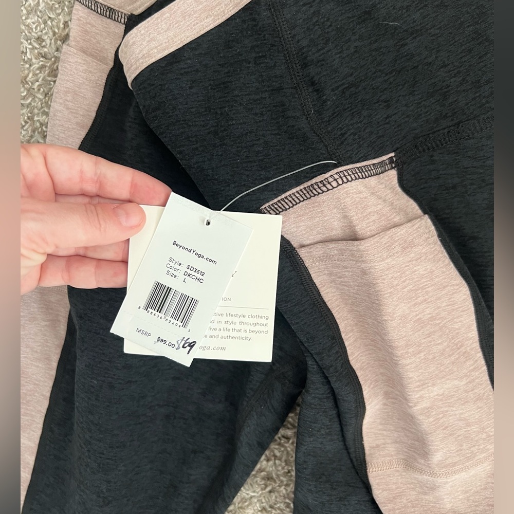 NWT beyond yoga spacedye color block leggings pockets black/neutral XS and large - Picture 5 of 5